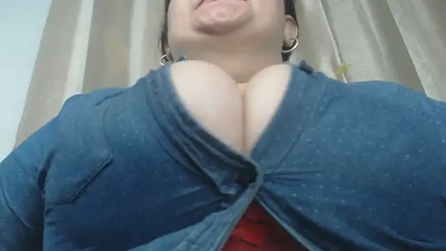 Snapshot of valeyperver chatting on March 16, 2025, 3:25 am valeyperver online show from March 16, 2025, 3:25 am