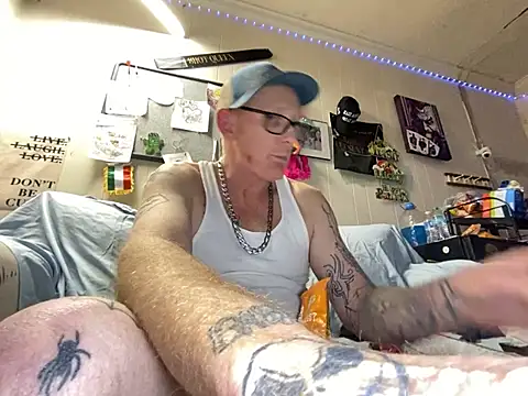 Snapshot of CLoSpunkmeyer69 chatting on February 17, 2026, 7:49 am CLoSpunkmeyer69 online show from February 17, 2026, 7:49 am