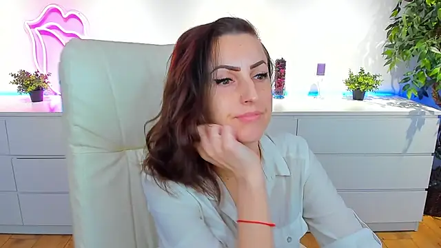 Rebecca Diamond online show from February 3, 2025, 6:34 am