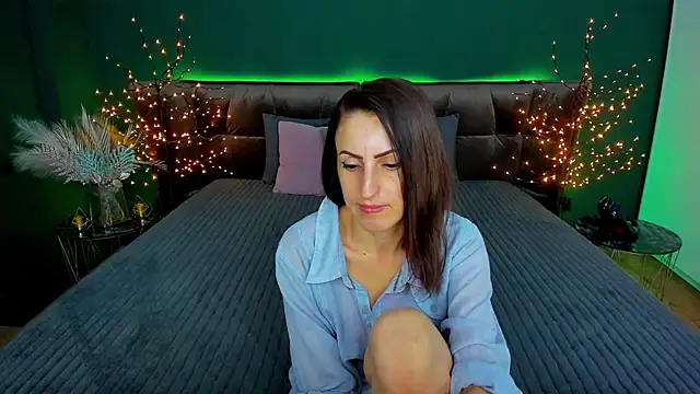 Rebecca Diamond online show from February 4, 2025, 3:26 pm