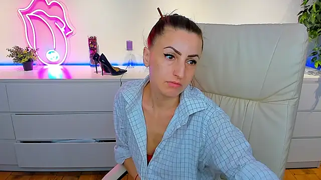 Rebecca Diamond online show from February 23, 2025, 6:17 am