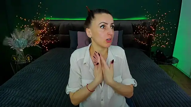 Rebecca Diamond online show from February 26, 2025, 6:37 am