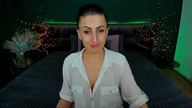 Rebecca Diamond online show from February 26, 2025, 3:52 pm