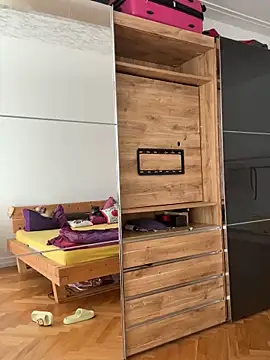 Pia July  online show from September 19, 2025, 12:50 pm