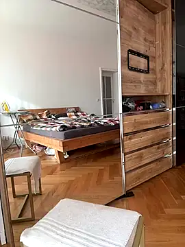 Pia July  online show from October 27, 2025, 1:04 pm