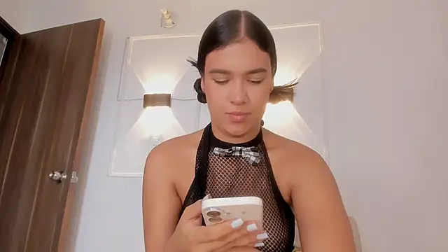 Hanna Risso online show from April 17, 2026, 5:49 pm