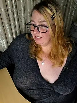 Snapshot of Iceprincess2bad4u chatting on November 7, 2025, 6:08 pm Iceprincess2bad4u online show from November 7, 2025, 6:08 pm