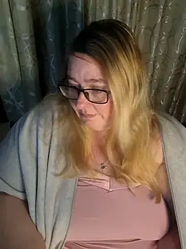 Iceprincess2bad4u online show from June 3, 2026, 6:35 pm