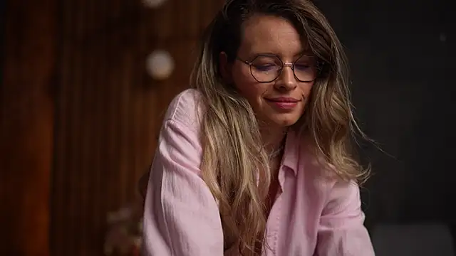 BrandyWhite online show from November 3, 2025, 4:47 am