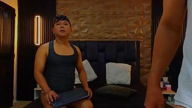 Snapshot of FelipeAndMarcello3 chatting on February 18, 2025, 2:16 pm FelipeAndMarcello3 online show from February 18, 2025, 2:16 pm