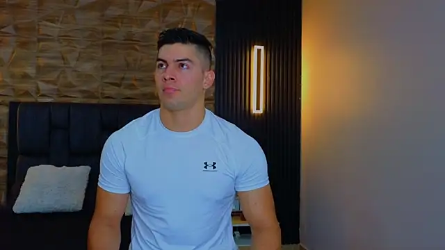 Snapshot of FelipeAndMarcello3 chatting on February 19, 2025, 7:38 pm FelipeAndMarcello3 online show from February 19, 2025, 7:38 pm