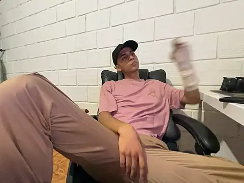 Max TheHorseDick online show from February 28, 2026, 4:35 am