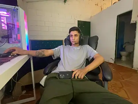 Max TheHorseDick online show from March 18, 2026, 3:42 am