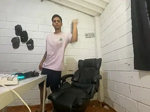 Max TheHorseDick online show from June 5, 2026, 7:19 pm