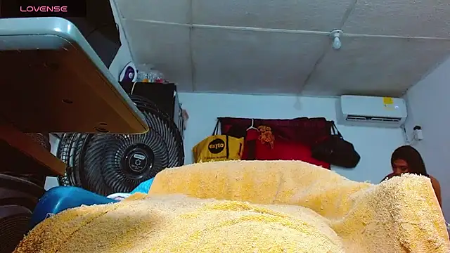 Snapshot of THAKIANYSBIGCOCK chatting on October 23, 2025, 6:39 pm THAKIANYSBIGCOCK online show from October 23, 2025, 6:39 pm