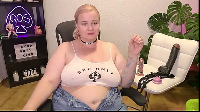 Snapshot of MargotGrey chatting on June 17, 2026, 4:19 pm MargotGrey online show from June 17, 2026, 4:19 pm