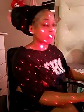 Snapshot of CHLOMA chatting on January 15, 2025, 11:53 am CHLOMA online show from January 15, 2025, 11:53 am