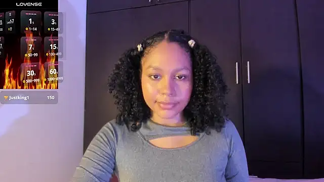 Snapshot of Electric_bae chatting on March 9, 2025, 7:59 pm Electric bae online show from March 9, 2025, 7:59 pm