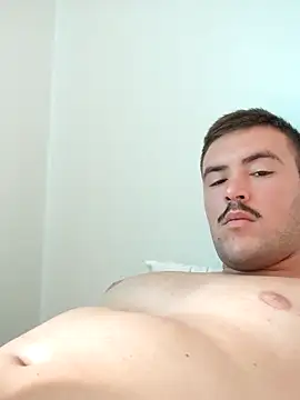 urielpereira online show from November 4, 2025, 4:28 pm