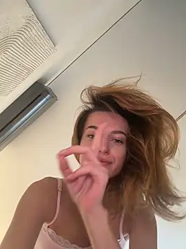 -AngelAri- online show from April 10, 2026, 9:03 am