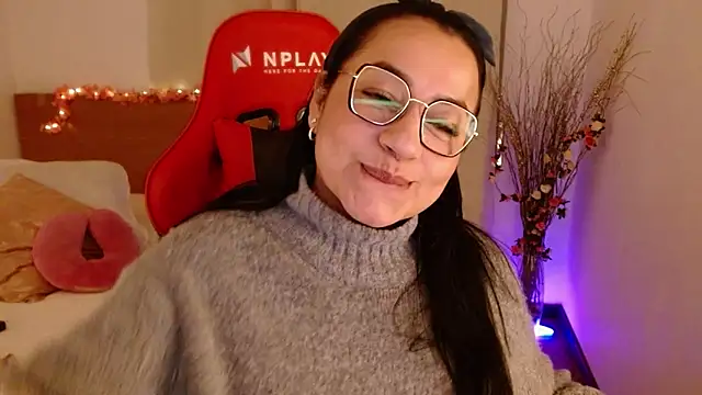 Snapshot of lucy_luu_ chatting on December 4, 2024, 11:35 pm lucy luu online show from December 4, 2024, 11:35 pm