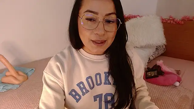 Snapshot of lucy_luu_ chatting on January 4, 2025, 3:29 am lucy luu online show from January 4, 2025, 3:29 am