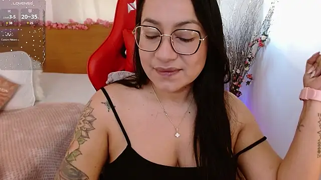 Snapshot of lucy_luu_ chatting on January 23, 2025, 2:17 pm lucy luu online show from January 23, 2025, 2:17 pm