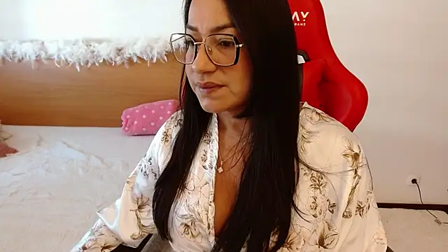 Snapshot of lucy_luu_ chatting on September 23, 2025, 3:04 pm lucy luu online show from September 23, 2025, 3:04 pm