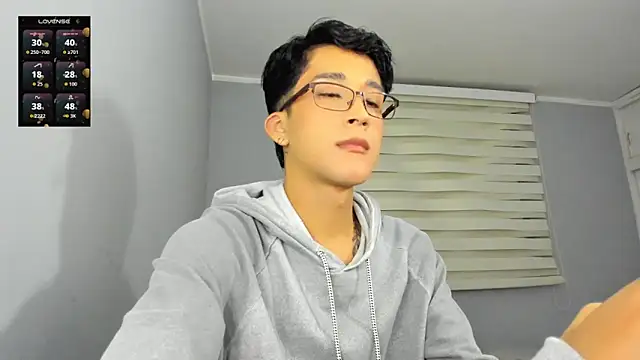 Snapshot of tom_Howard chatting on October 13, 2025, 3:06 am tom Howard online show from October 13, 2025, 3:06 am