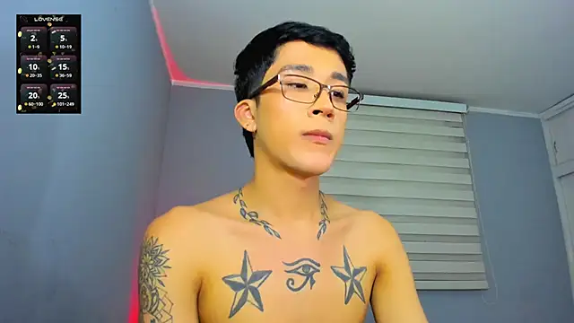 Snapshot of tom_Howard chatting on November 11, 2025, 2:11 am tom Howard online show from November 11, 2025, 2:11 am