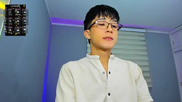 Snapshot of tom_Howard chatting on December 1, 2025, 10:37 pm tom Howard online show from December 1, 2025, 10:37 pm