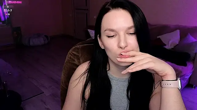 Snapshot of Val_lava chatting on March 19, 2025, 10:20 pm Val lava online show from March 19, 2025, 10:20 pm