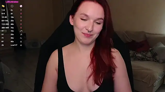 Snapshot of Val_lava chatting on October 14, 2025, 7:47 pm Val lava online show from October 14, 2025, 7:47 pm