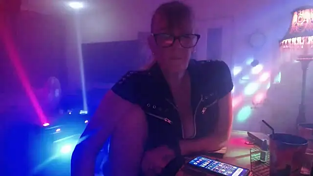 COUPLE4VOYEUR01 online show from September 20, 2025, 7:04 pm