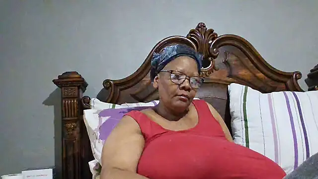 Snapshot of SEXYBOOBSNASS chatting on October 18, 2025, 5:46 pm SEXYBOOBSNASS online show from October 18, 2025, 5:46 pm