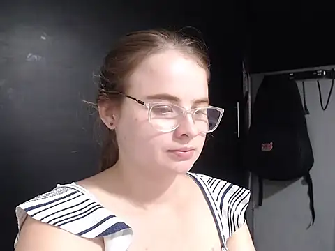 Snapshot of HellenMiyer1111 chatting on January 3, 2025, 11:23 pm HellenMiyer1111 online show from January 3, 2025, 11:23 pm