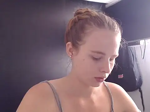 Snapshot of HellenMiyer1111 chatting on January 7, 2025, 6:35 pm HellenMiyer1111 online show from January 7, 2025, 6:35 pm