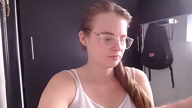 Snapshot of HellenMiyer1111 chatting on February 15, 2025, 6:01 pm HellenMiyer1111 online show from February 15, 2025, 6:01 pm
