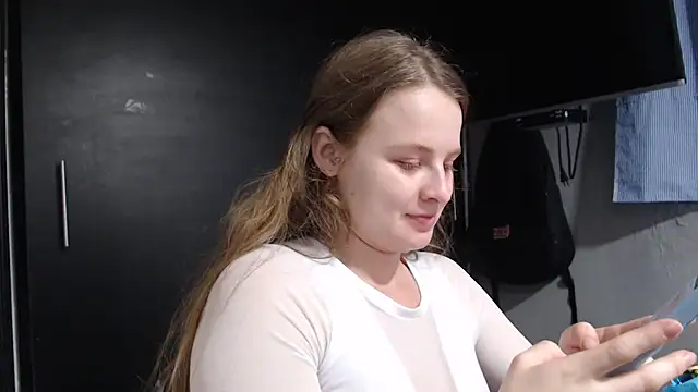 Snapshot of HellenMiyer1111 chatting on February 25, 2025, 12:47 am HellenMiyer1111 online show from February 25, 2025, 12:47 am