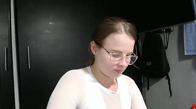 Snapshot of HellenMiyer1111 chatting on February 28, 2025, 12:43 am HellenMiyer1111 online show from February 28, 2025, 12:43 am