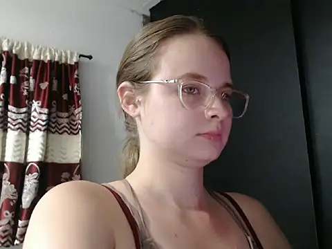 Snapshot of HellenMiyer1111 chatting on March 11, 2025, 2:43 am HellenMiyer1111 online show from March 11, 2025, 2:43 am