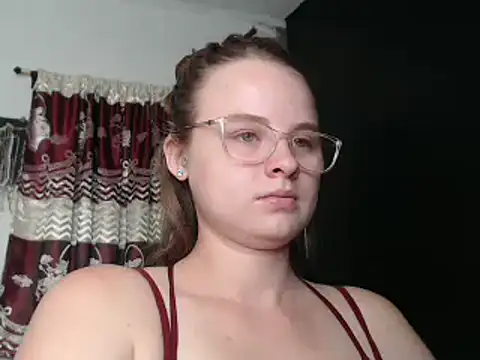 Snapshot of HellenMiyer1111 chatting on March 12, 2025, 6:44 pm HellenMiyer1111 online show from March 12, 2025, 6:44 pm