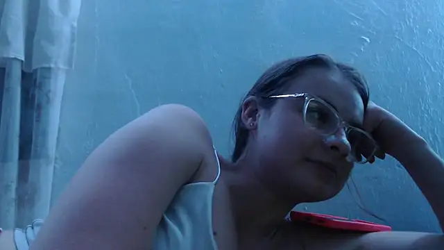 Snapshot of HellenMiyer1111 chatting on September 9, 2025, 4:01 am HellenMiyer1111 online show from September 9, 2025, 4:01 am