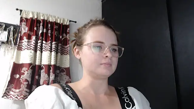 Snapshot of HellenMiyer1111 chatting on September 12, 2025, 7:36 pm HellenMiyer1111 online show from September 12, 2025, 7:36 pm