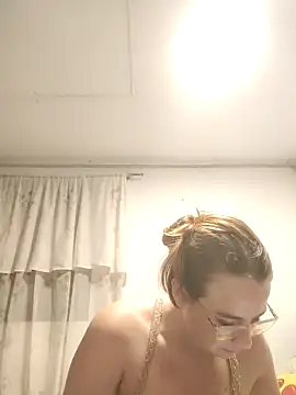 Snapshot of HellenMiyer1111 chatting on October 15, 2025, 6:19 pm HellenMiyer1111 online show from October 15, 2025, 6:19 pm