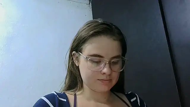 Snapshot of HellenMiyer1111 chatting on June 10, 2026, 3:44 pm HellenMiyer1111 online show from June 10, 2026, 3:44 pm
