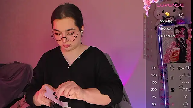 YsabellViveris online show from December 5, 2024, 12:44 pm