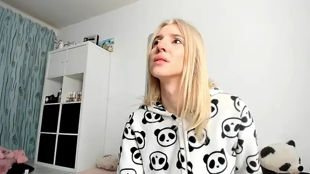 KenzieDawton online show from October 24, 2025, 3:36 am