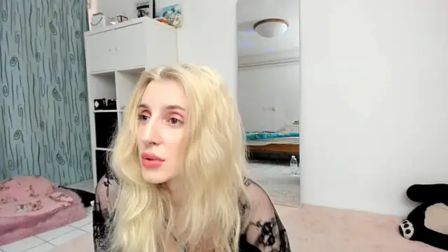 Snapshot of KenzieDawton chatting on June 24, 2026, 11:53 am KenzieDawton online show from June 24, 2026, 11:53 am