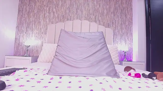 raven lilith  online show from November 12, 2025, 3:18 am